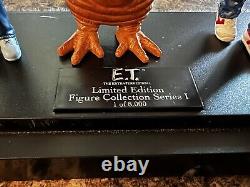 E. T. The extra-terrestrial Action figure set with musical case